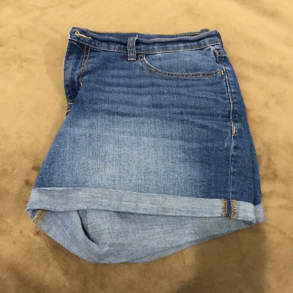 Womens old navy brand jean shorts size 16